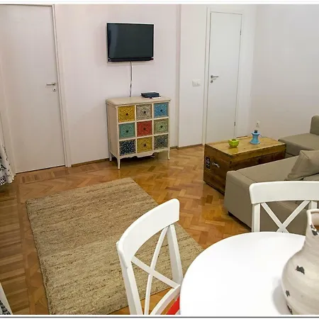 Skyview Old Town Apartment *