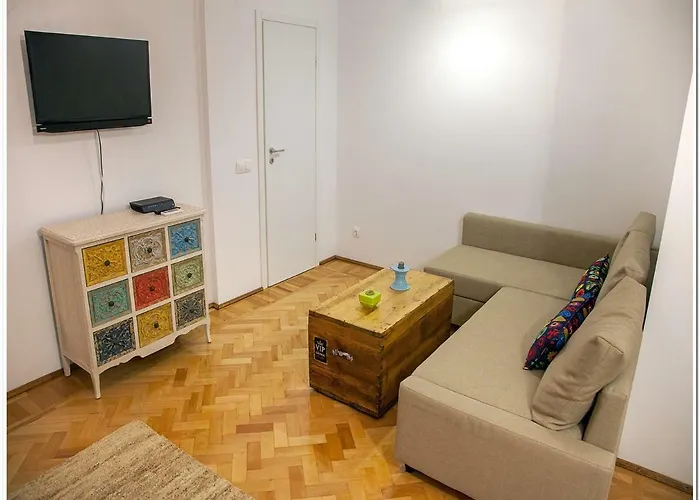 Апартаменти Skyview Old Town