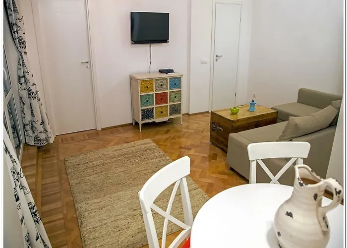 Skyview Old Town Апартаменти *